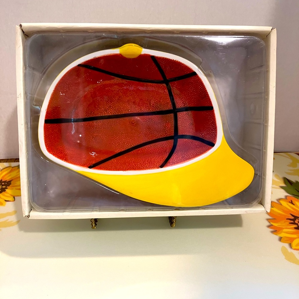 GOURMET ART DIP BOWL. BRAND NEW IN ORIGINAL BOX. NO CHIPS OR CRACKS.